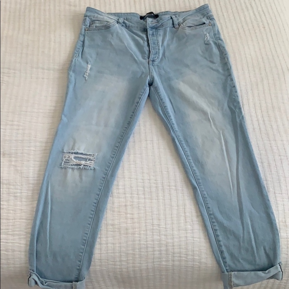 Tinsel Distressed boyfriend jean